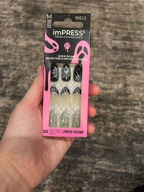 imPRESS Spiderweb Glow-In-The-Dark Press-On Nails - Black, White & Glitter